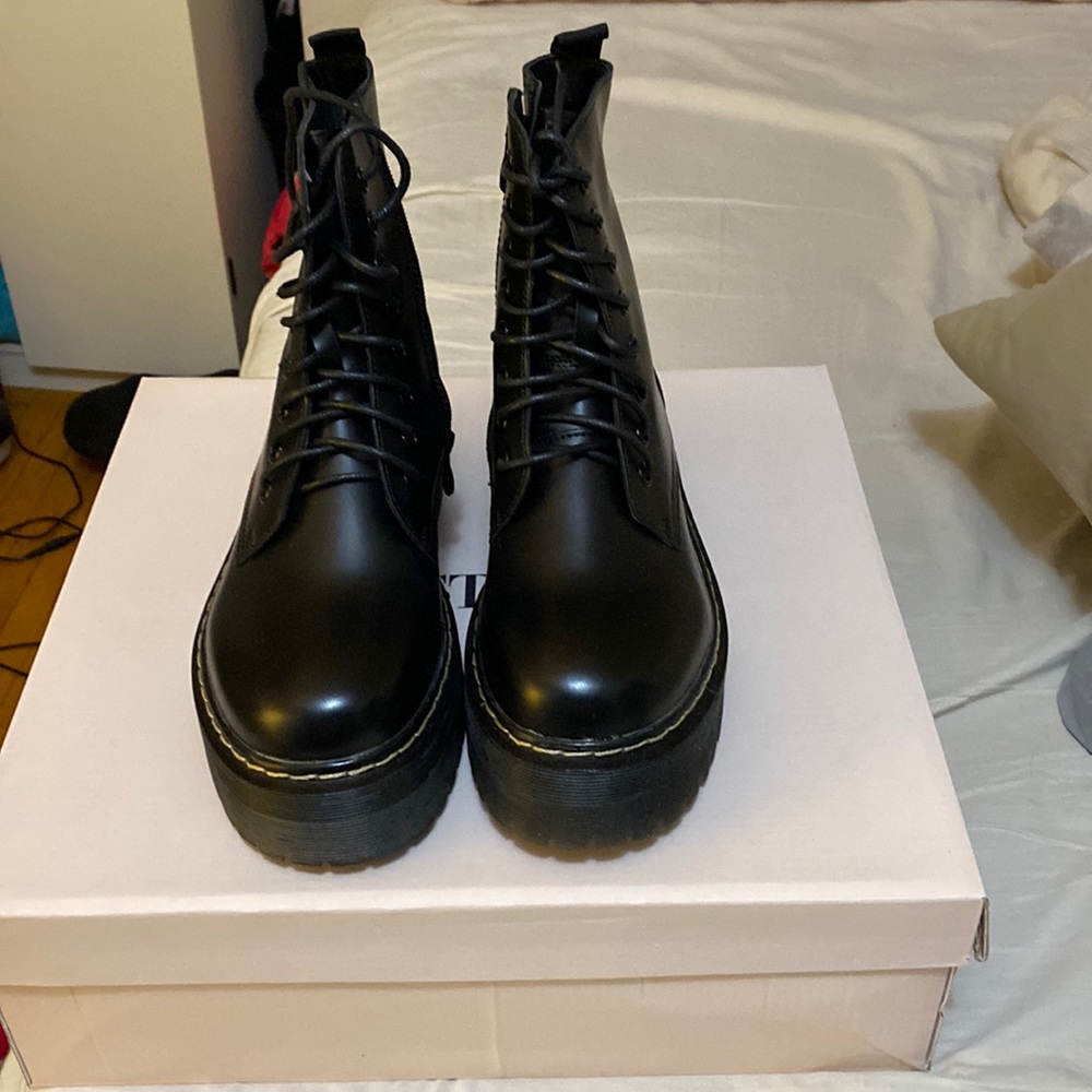 Ankle boots new with box …. Like u have dr martens shoes ,good sole